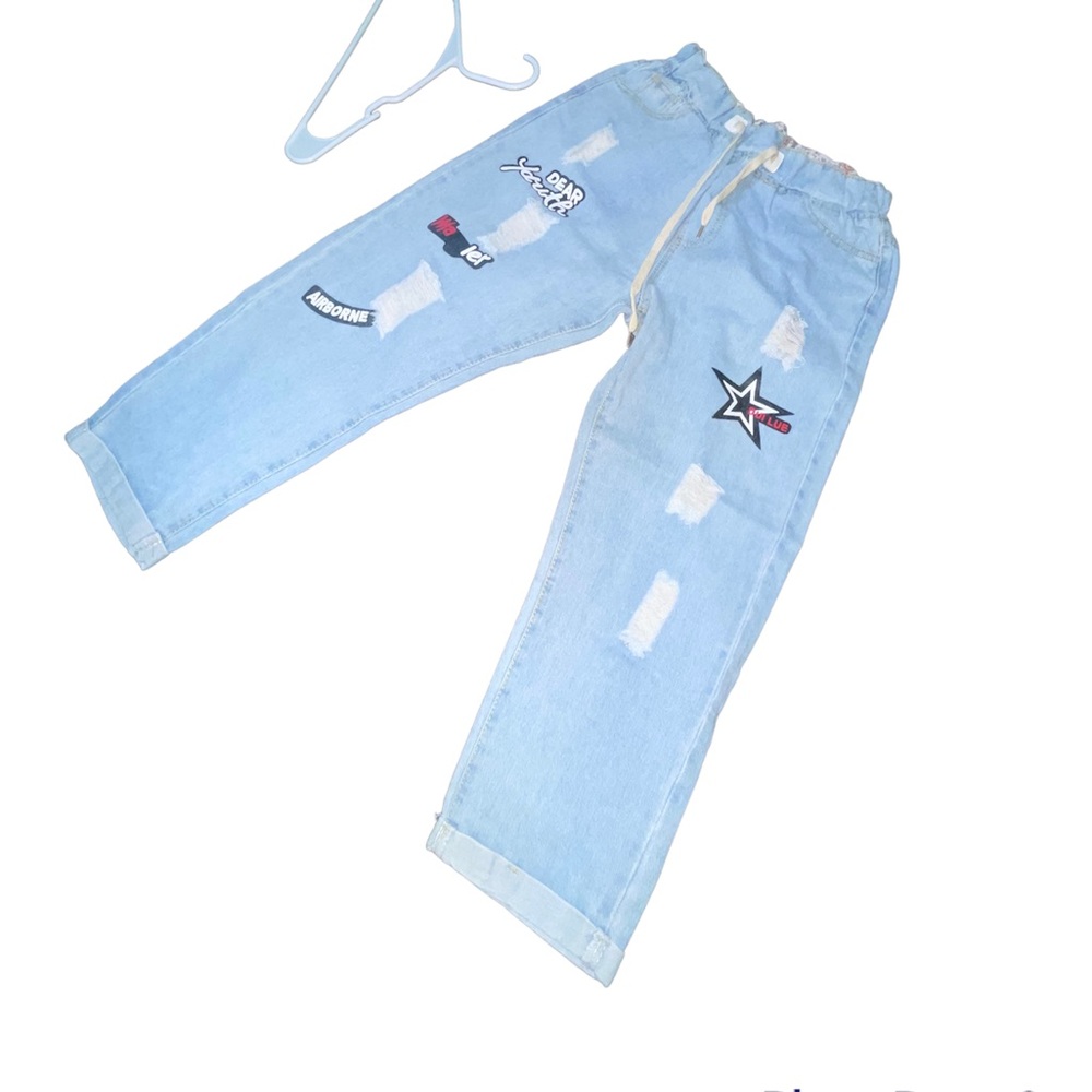 denim ankle high straight leg jeans, not to baggy but fitted as mom jeans.
